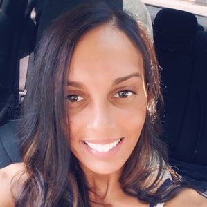 Meet your Posher, Larissa